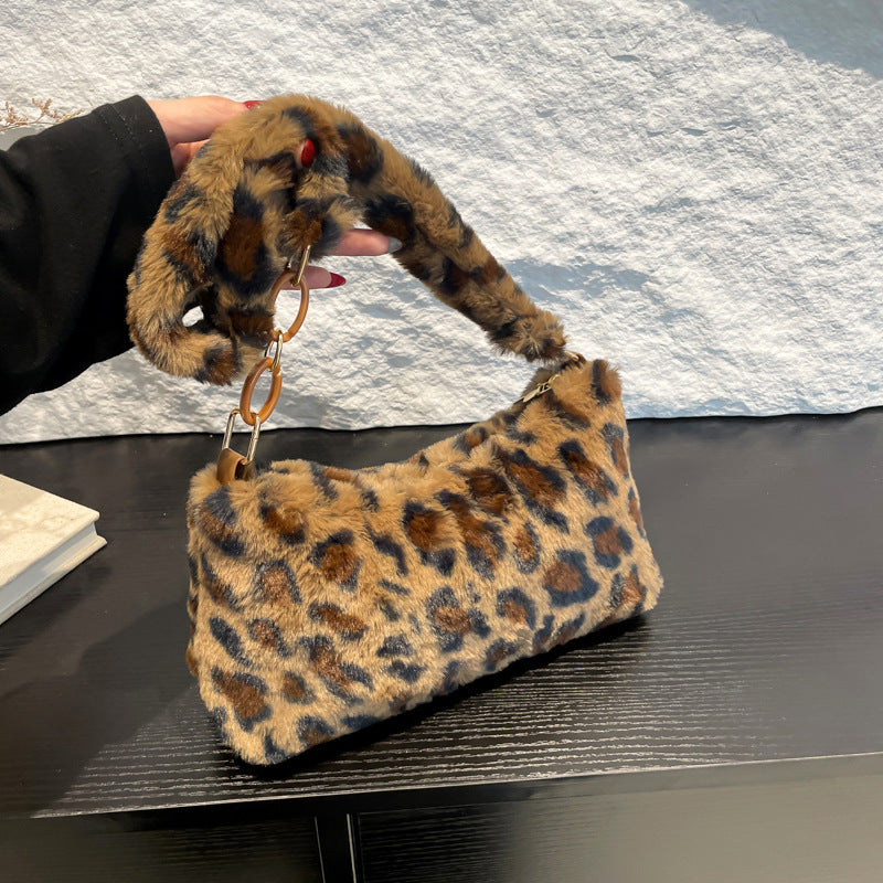 Flauschige Handtasche
