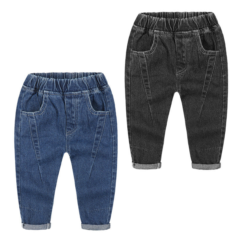Jungen schwarze Jeans lang