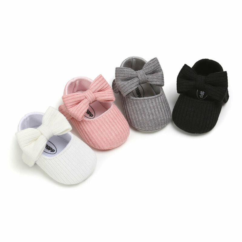 Baby Schuhe mit weichen Sohlen
