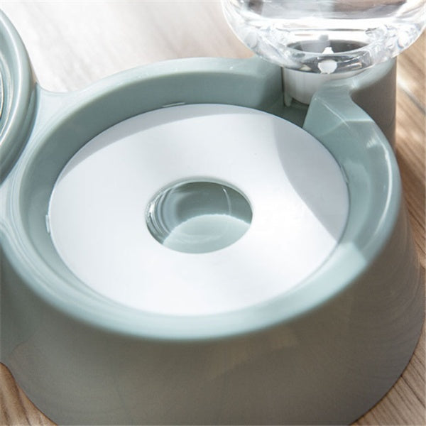 Futter und Wassernapf