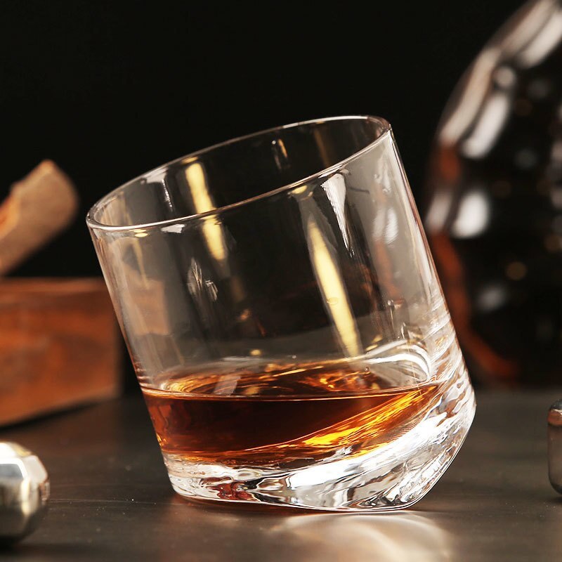 Gekipptes Whiskyglas
