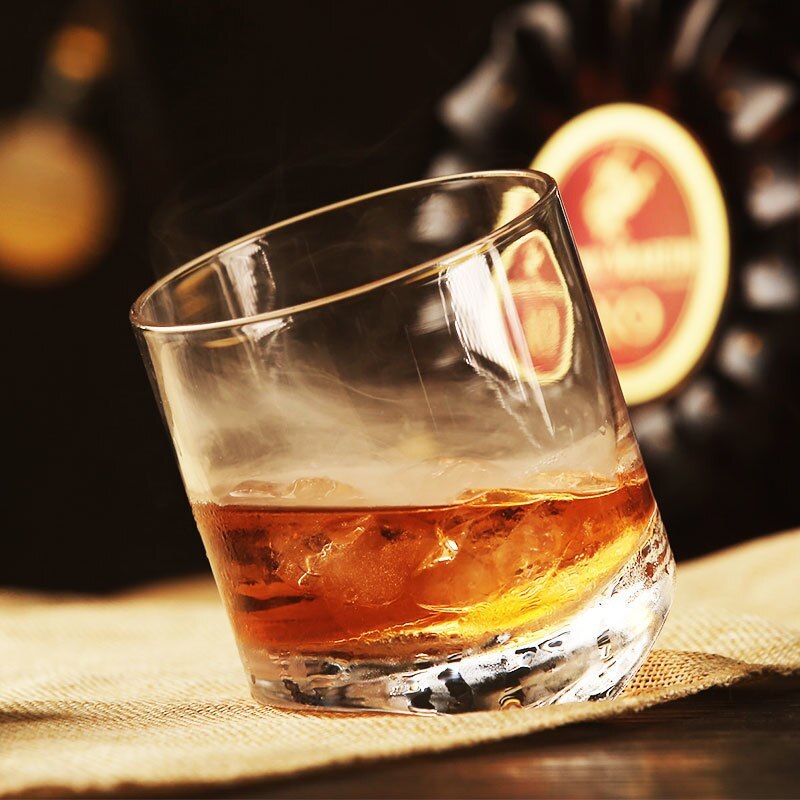 Gekipptes Whiskyglas