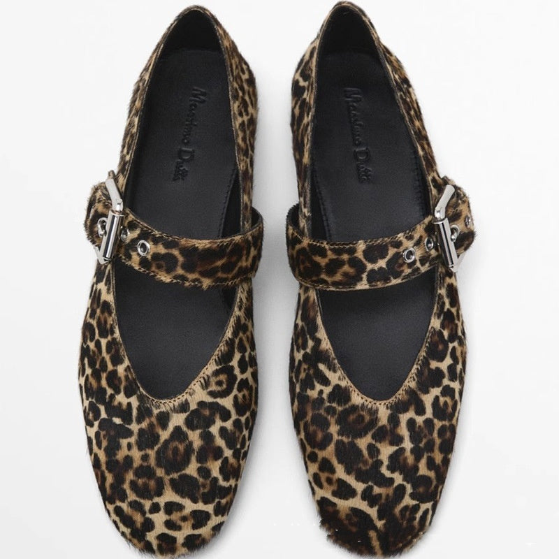 Bequeme Freizeitschuhe aus Leder mit dekorativer Schnalle für Damen