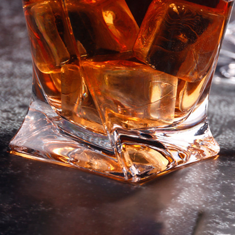 Whiskyglas mit Zigarrenhalter