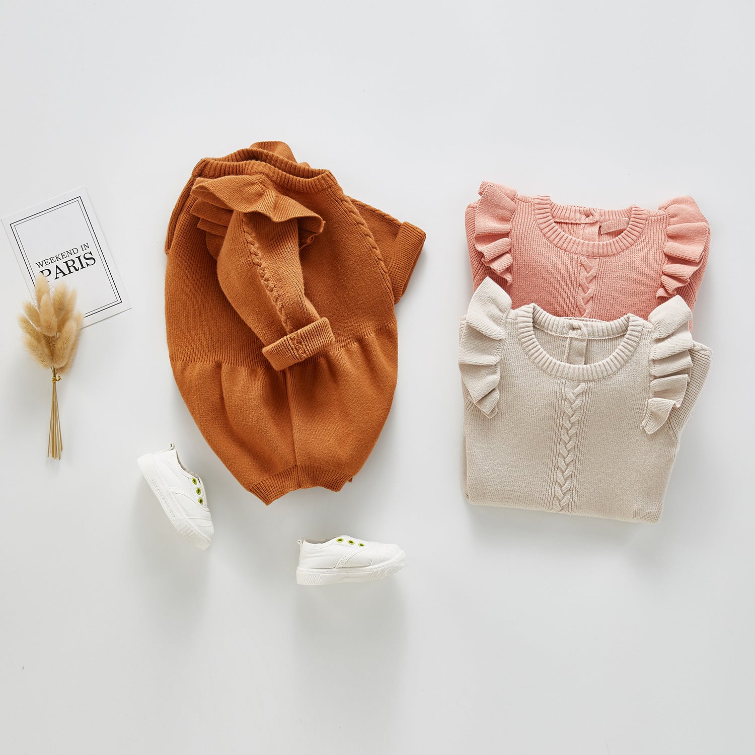 Gestrickte Baby-Einteilerkleidung