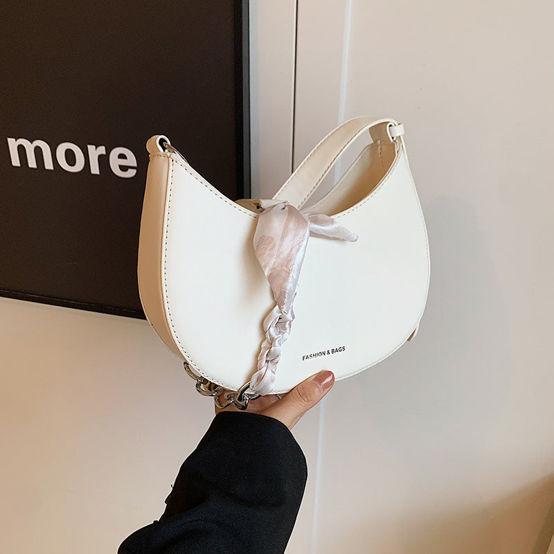 Kleine Trendy Satteltasche