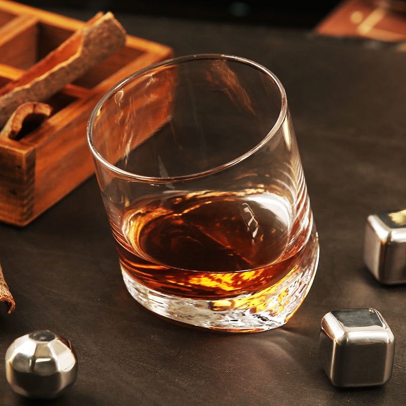Gekipptes Whiskyglas