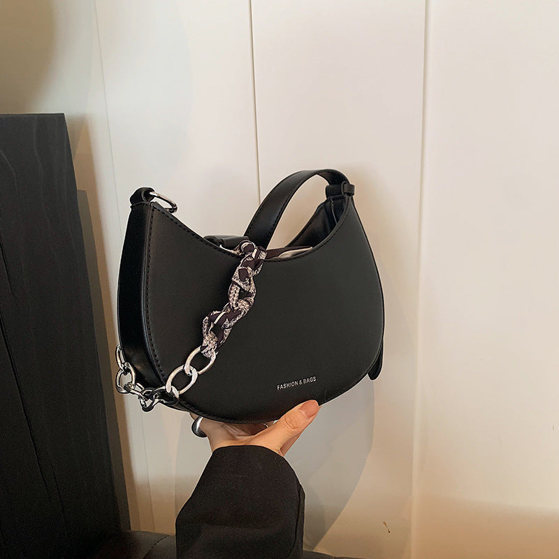 Kleine Trendy Satteltasche