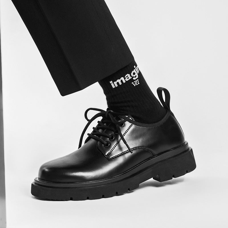 Herrenschuhe aus schwarzem Leder im britischen Stil