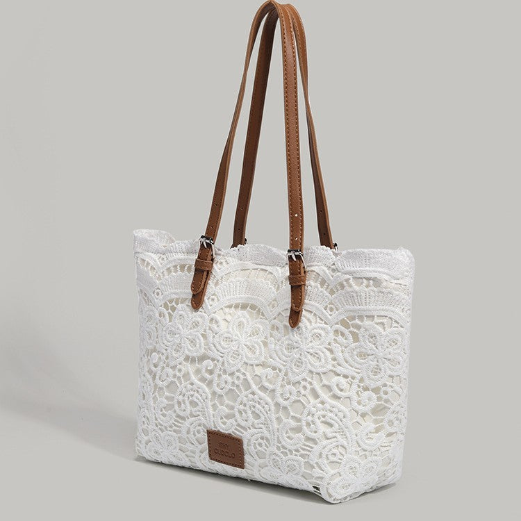Weisse Spitzenhandtasche