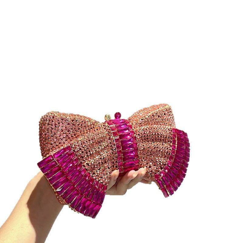 Modische Clutch mit Metallschleife und Umhängetasche