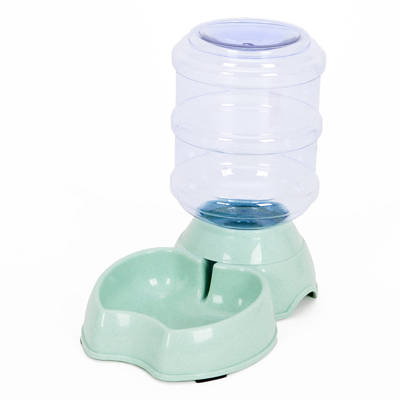 Futter und Wassernapf
