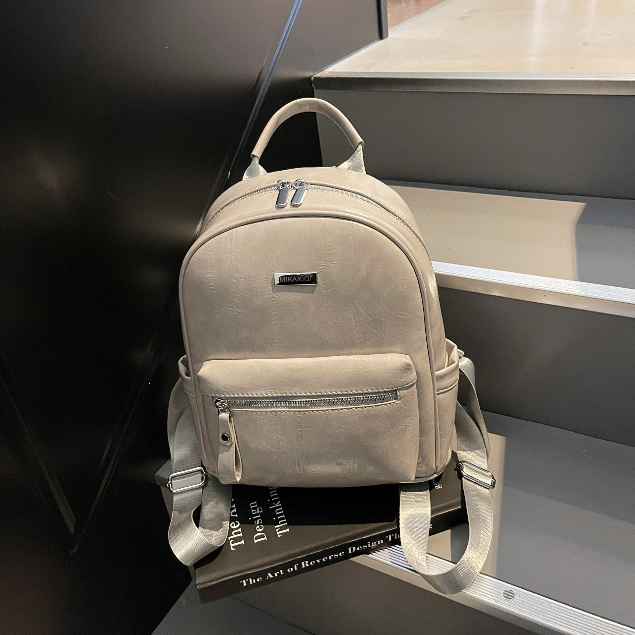 Schlichter, modischer, trendiger Rucksack für Damen