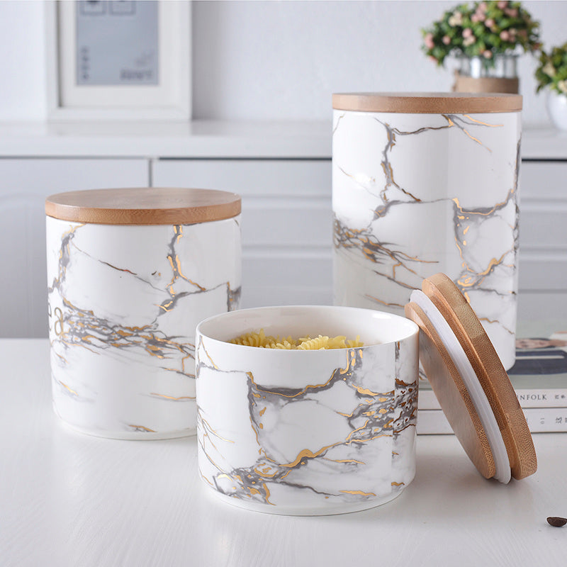 Luftdichtes Glas aus marmorierter Keramik mit Holzdeckel