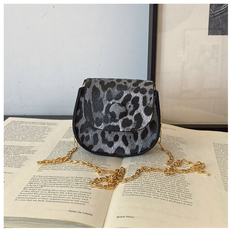 Satteltasche mit Leopardenmuster