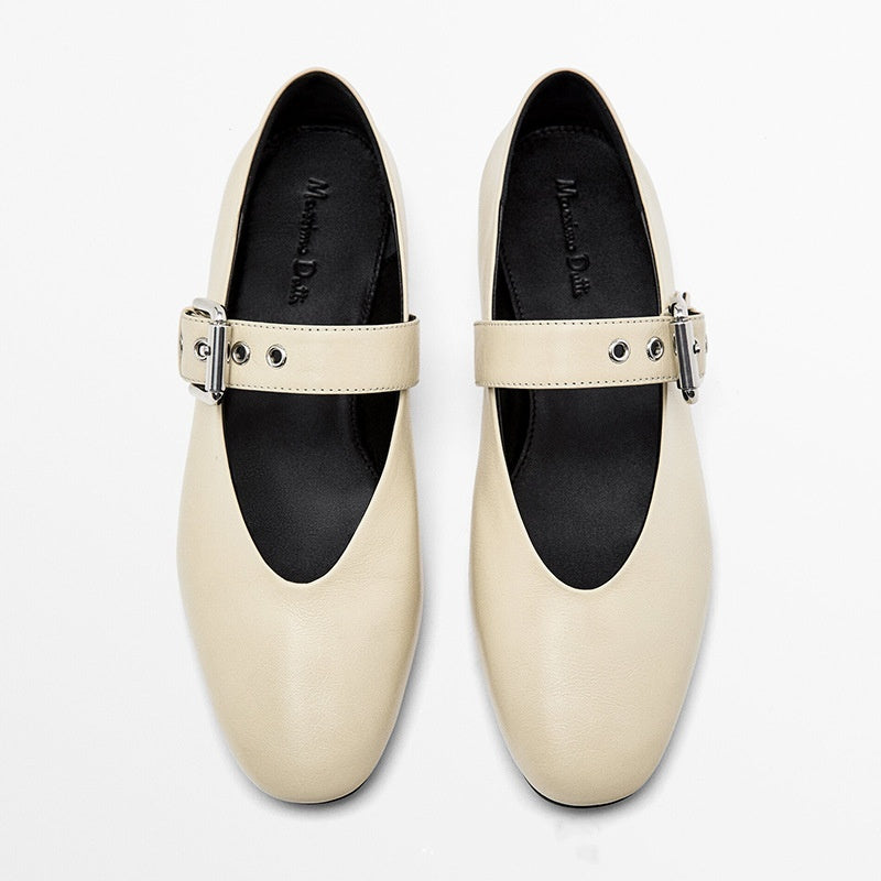 Bequeme Freizeitschuhe aus Leder mit dekorativer Schnalle für Damen