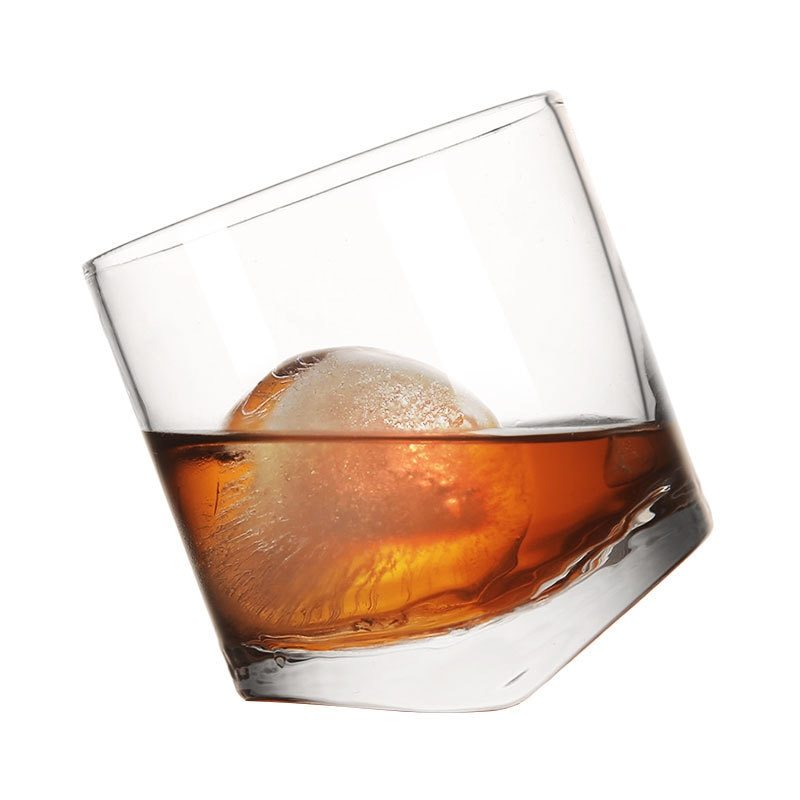 Gekipptes Whiskyglas