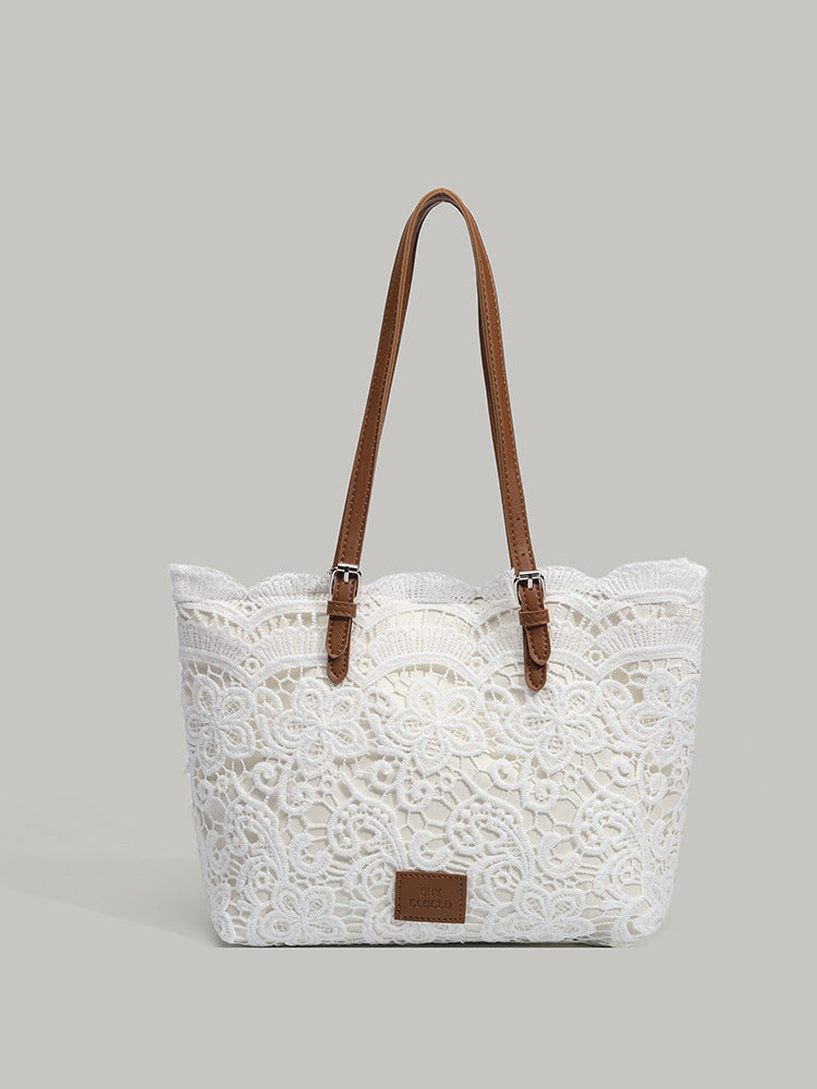 Weisse Spitzenhandtasche