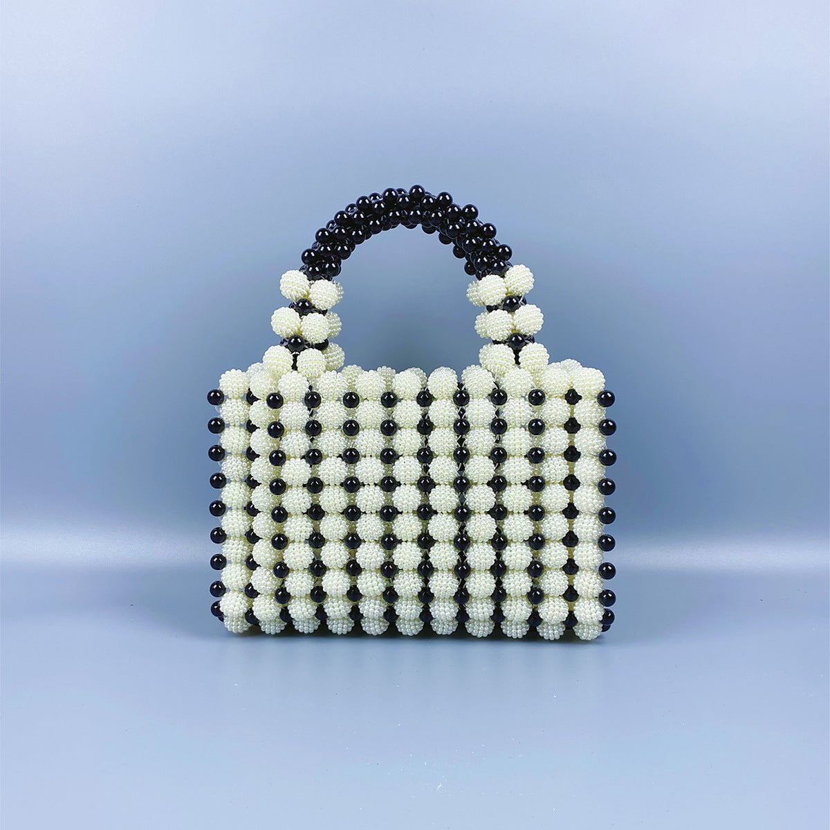 Handgewebte, quadratische Waxberry-Tasche mit Perlen im Special-Interest-Design