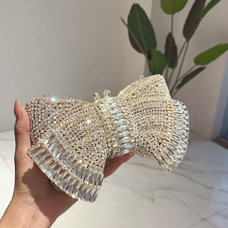 Modische Clutch mit Metallschleife und Umhängetasche