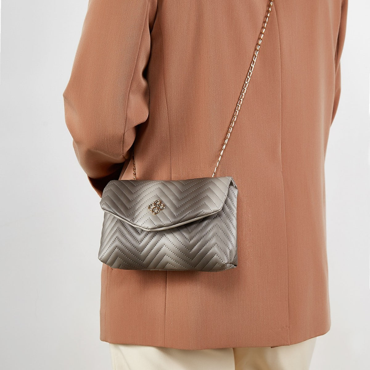 Kontrastfarbene Damentasche