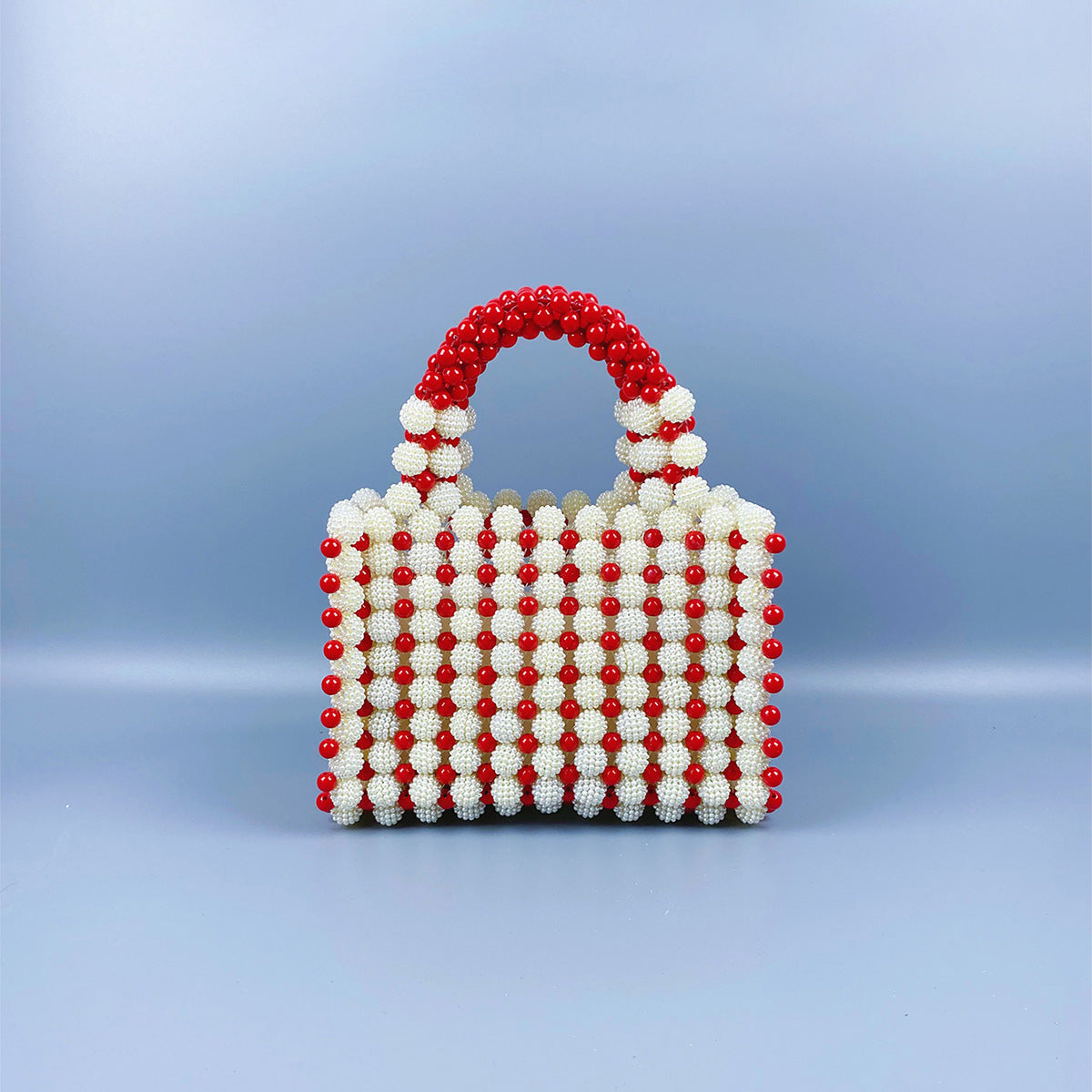 Handgewebte, quadratische Waxberry-Tasche mit Perlen im Special-Interest-Design