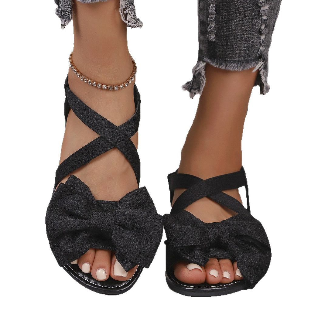 Flache Sandalen mit Schleifen