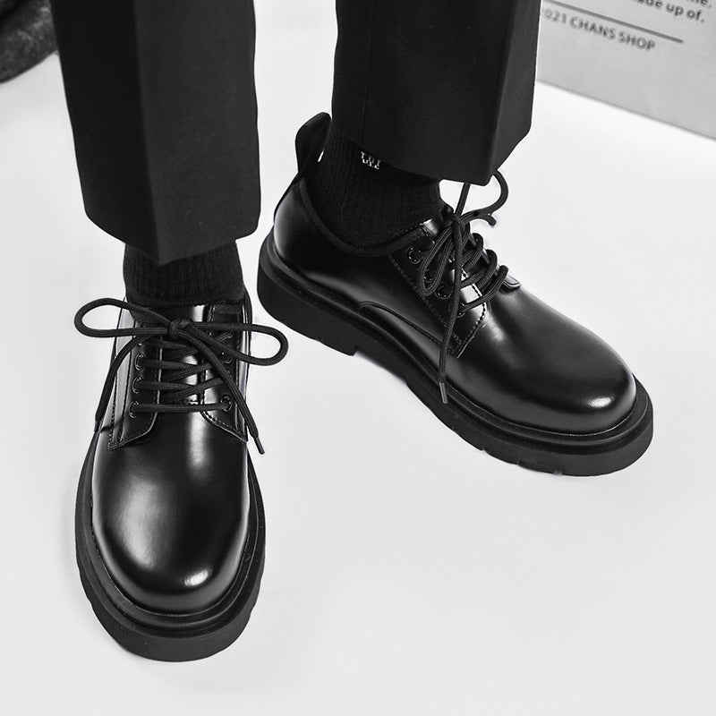 Herrenschuhe aus schwarzem Leder im britischen Stil
