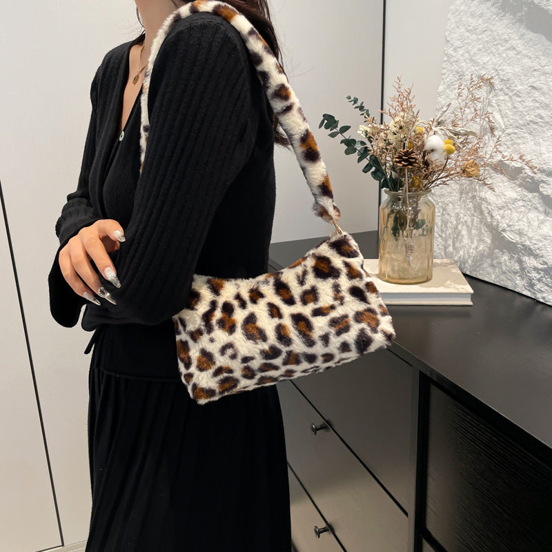 Flauschige Handtasche