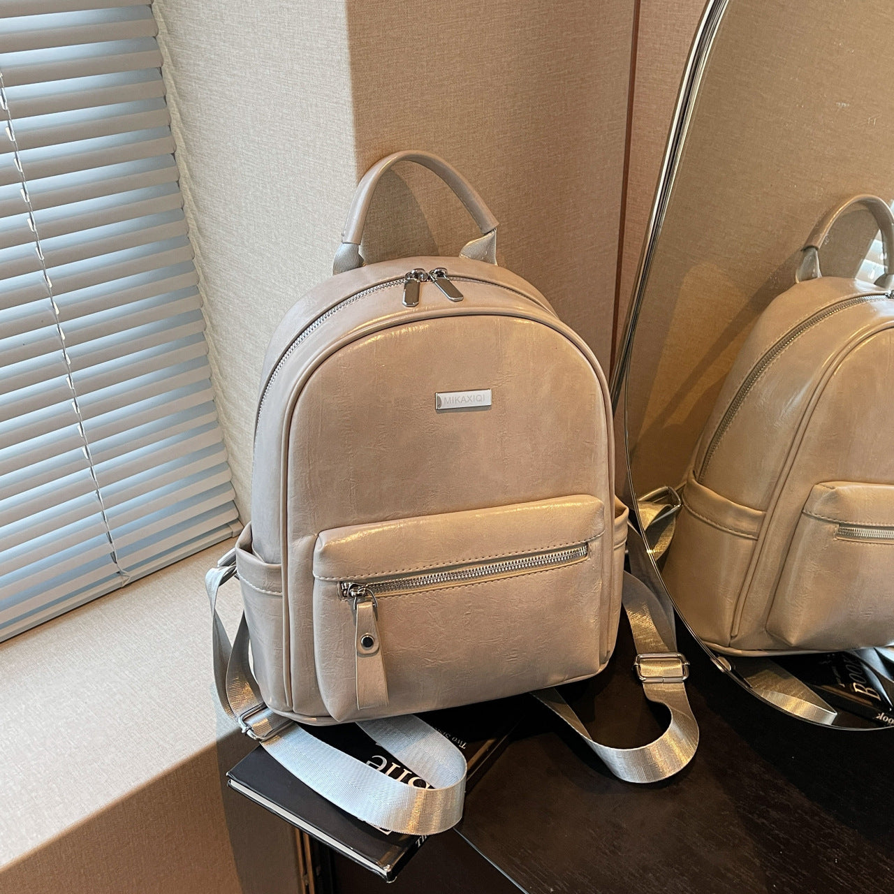 Schlichter, modischer, trendiger Rucksack für Damen