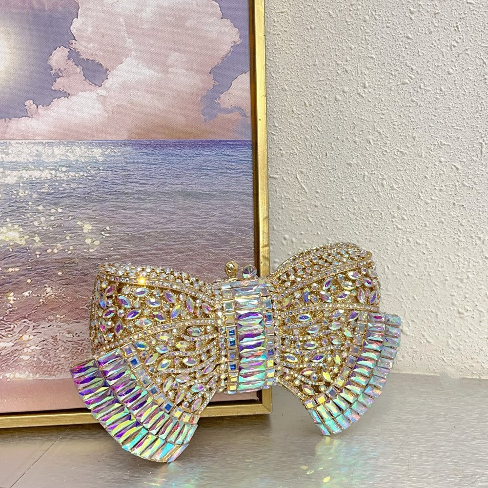 Modische Clutch mit Metallschleife und Umhängetasche